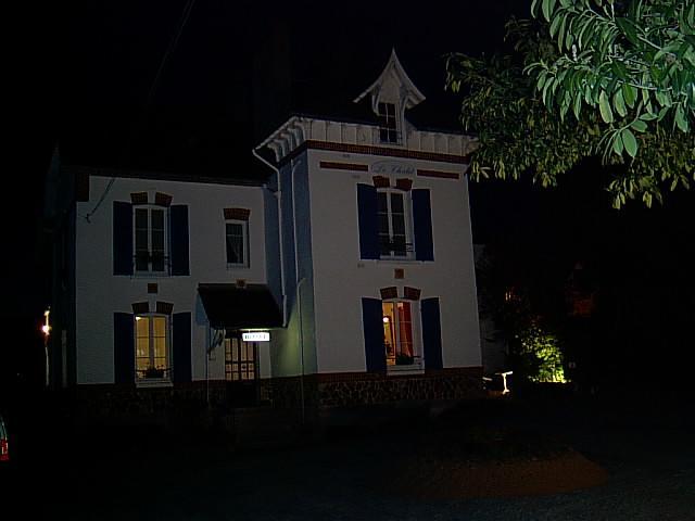 Hotel Restaurant Le Chalet Guéméné-Penfao Exterior foto
